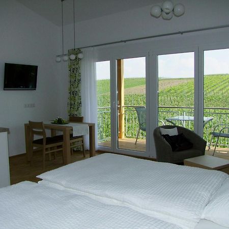 Winzerhof Schmid Daire Schwaigern Dış mekan fotoğraf